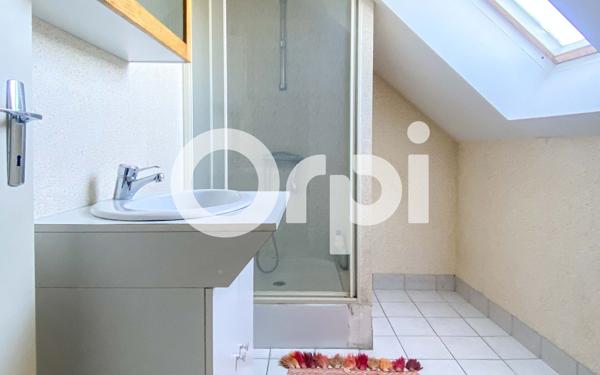 Maison à vendre    9 pièces •  Distré