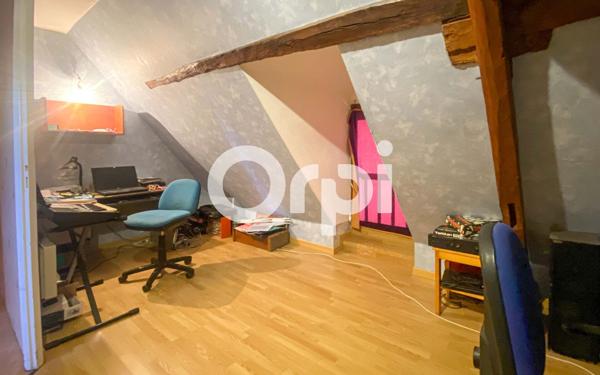 Maison à vendre    9 pièces •  Distré