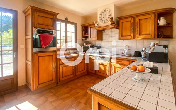 Maison à vendre    9 pièces •  Distré