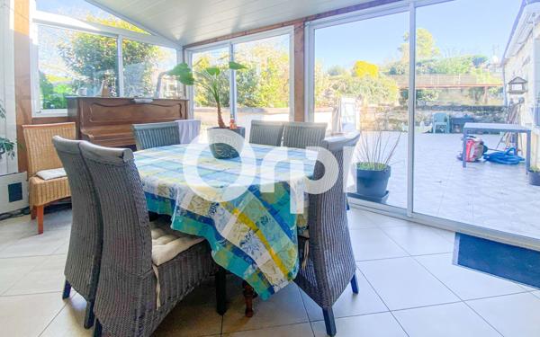 Maison à vendre    9 pièces •  Distré