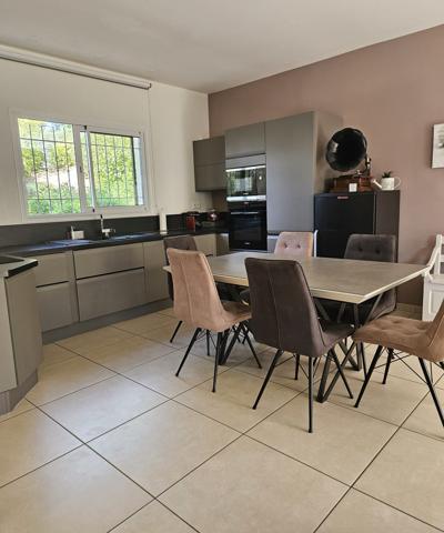 Maison mitoyenne dans petite résidence sécurisée