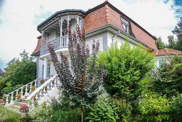 Rixheim, Exclusivité, magnifique maison de maître de 245 m2, entièrement rénovée, sur un parc de 1600 m2