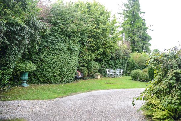 Rixheim, Exclusivité, magnifique maison de maître de 245 m2, entièrement rénovée, sur un parc de 1600 m2