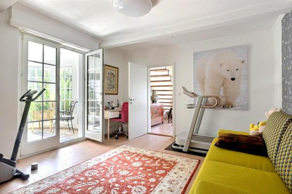 Rixheim, Exclusivité, magnifique maison de maître de 245 m2, entièrement rénovée, sur un parc de 1600 m2