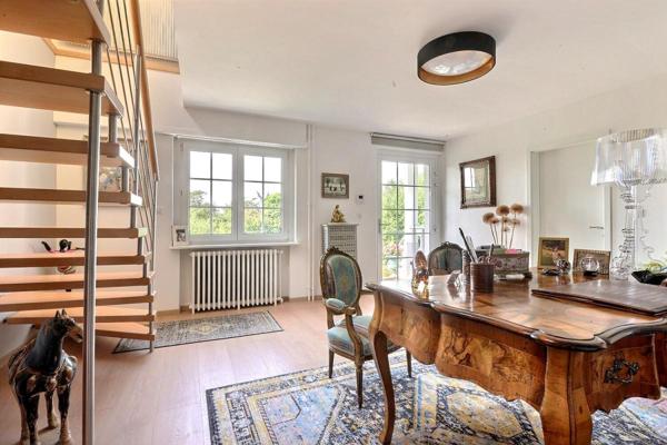 Rixheim, Exclusivité, magnifique maison de maître de 245 m2, entièrement rénovée, sur un parc de 1600 m2