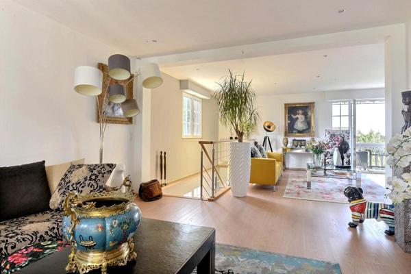 Rixheim, Exclusivité, magnifique maison de maître de 245 m2, entièrement rénovée, sur un parc de 1600 m2