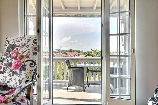 Rixheim, Exclusivité, magnifique maison de maître de 245 m2, entièrement rénovée, sur un parc de 1600 m2