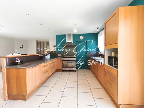 ? Saint-Cyr – Maison familiale avec piscine sur plus de 1200 m² de terrain