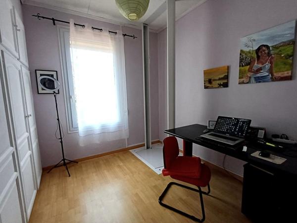 Quartier des fleurs, maison de ville typée fin années 40 avec studio, garage et jardin