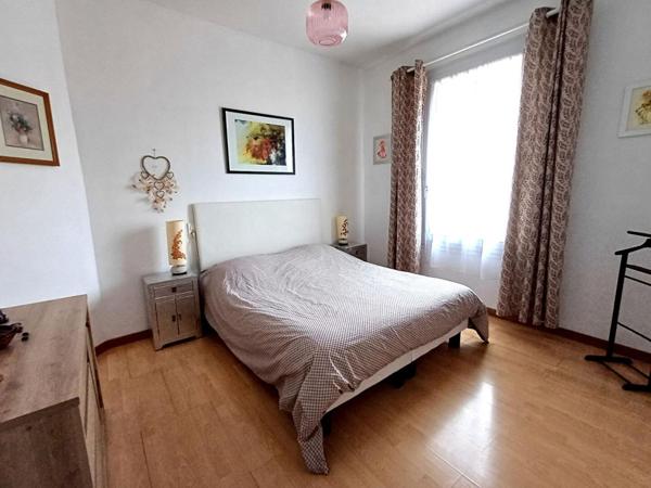 Quartier des fleurs, maison de ville typée fin années 40 avec studio, garage et jardin