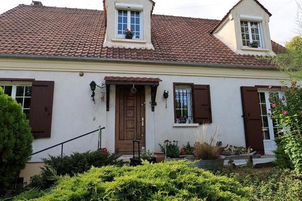 PAVILLON INDIVIDUEL ELEVE SUR SOUS -SOL TOTAL AVEC ACCES VOITURES