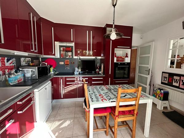 PAVILLON INDIVIDUEL ELEVE SUR SOUS -SOL TOTAL AVEC ACCES VOITURES