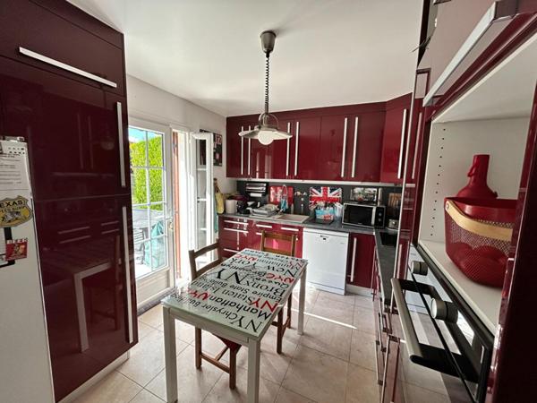 PAVILLON INDIVIDUEL ELEVE SUR SOUS -SOL TOTAL AVEC ACCES VOITURES