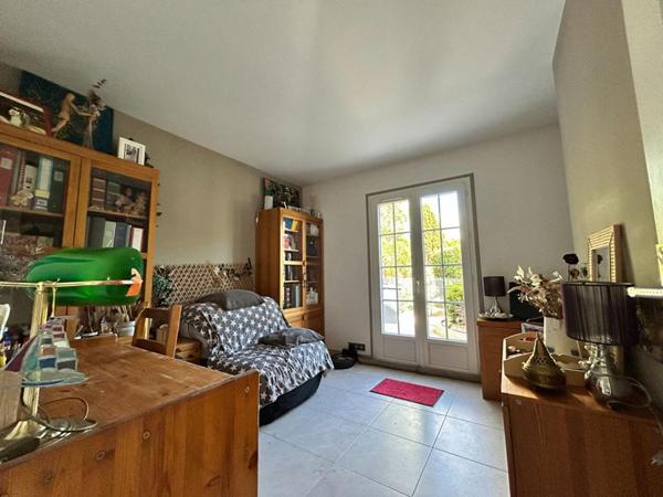 PAVILLON INDIVIDUEL ELEVE SUR SOUS -SOL TOTAL AVEC ACCES VOITURES