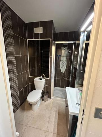 PAVILLON INDIVIDUEL ELEVE SUR SOUS -SOL TOTAL AVEC ACCES VOITURES