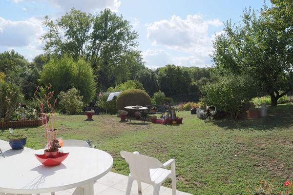 PAVILLON INDIVIDUEL ELEVE SUR SOUS -SOL TOTAL AVEC ACCES VOITURES