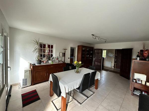 PAVILLON INDIVIDUEL ELEVE SUR SOUS -SOL TOTAL AVEC ACCES VOITURES