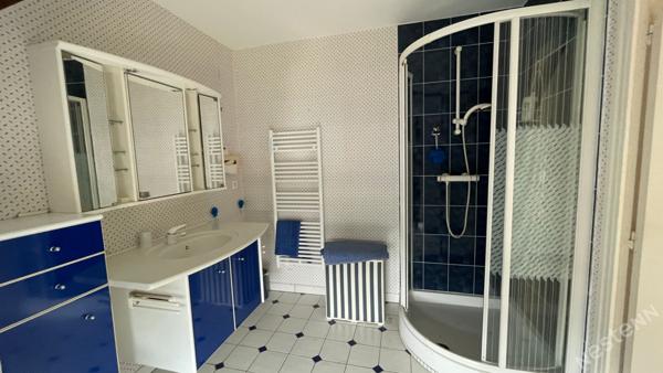 ERDEVEN - Maison familiale à quelques pas du bourg