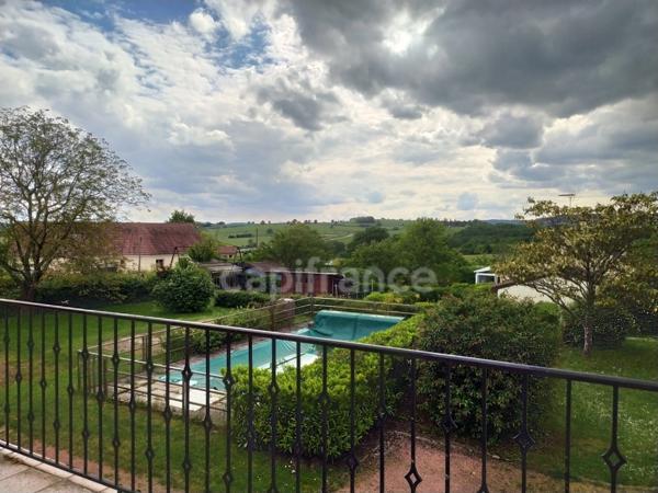 Maison familiale de plus de 220 m² avec 5 chambres, piscine, sauna, terrain clos, vue dégagée