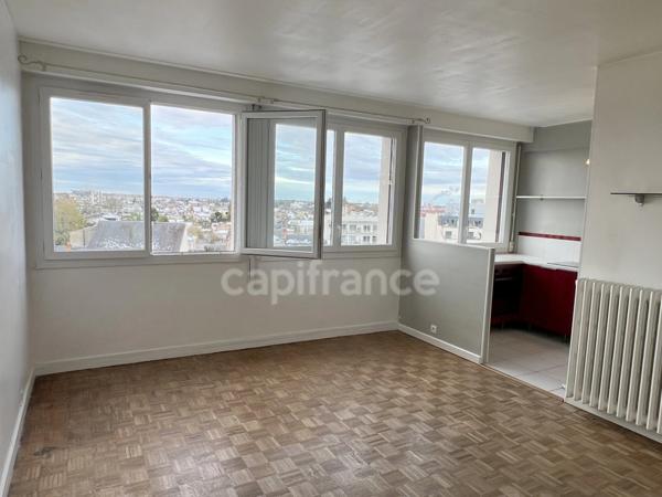 Appartement à vendre T2 ORLEANS proche gare, 42 m2, une chambre.