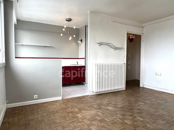 Appartement à vendre T2 ORLEANS proche gare, 42 m2, une chambre.