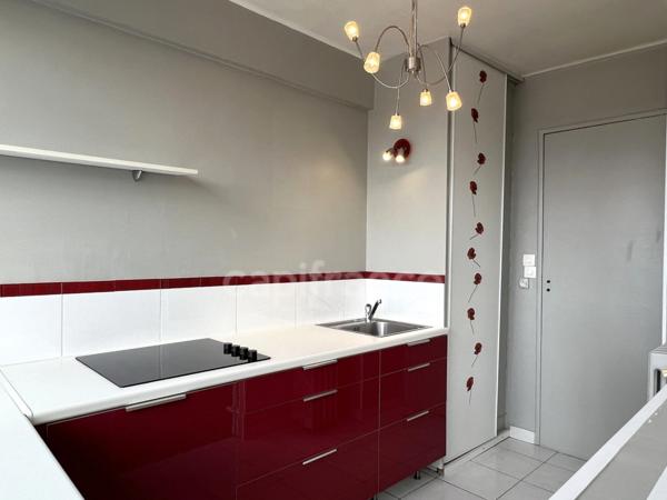 Appartement à vendre T2 ORLEANS proche gare, 42 m2, une chambre.