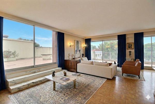 Rare à la vente magnifique T4 avec 130 m2 d'extérieur à ciel ouvert