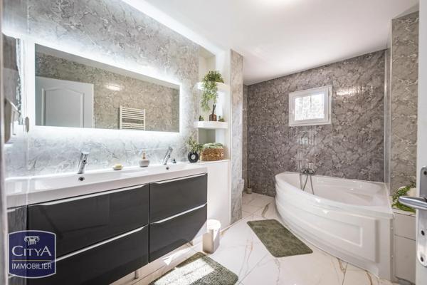Maison à vendre 5 pièces 218.9m² Gilly-sur-Isère (73200)