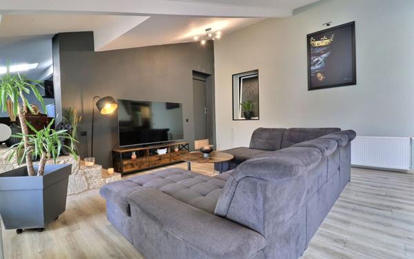 Appartement à vendre    2 pièces • 210 m2 Ham-sous-Varsberg