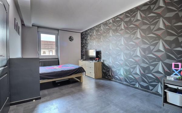 Appartement à vendre    2 pièces • 210 m2 Ham-sous-Varsberg