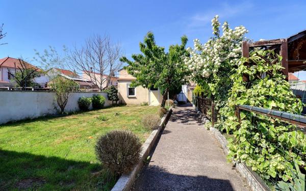 Appartement à vendre    2 pièces • 210 m2 Ham-sous-Varsberg