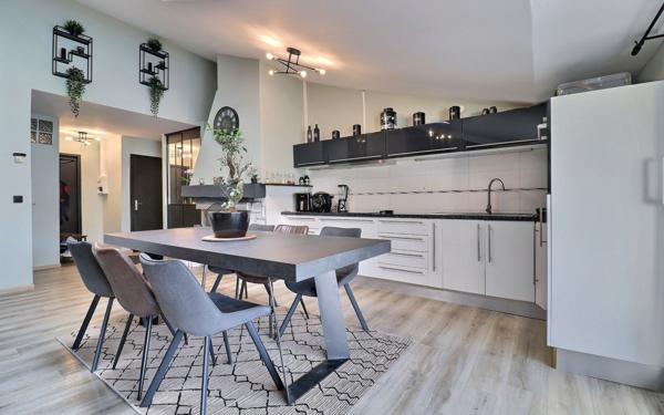 Appartement à vendre    2 pièces • 210 m2 Ham-sous-Varsberg