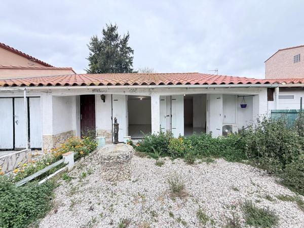 SAINT LAURENT DE LA SALANQUE MAISON  T3, 2 FACES, A RENOVER ,EXTERIEUR,GARAGE ET PLACES DE PARKING