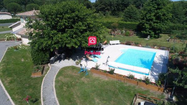 Propriété familiale avec piscine chauffée et parc arboré