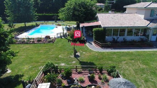 Propriété familiale avec piscine chauffée et parc arboré
