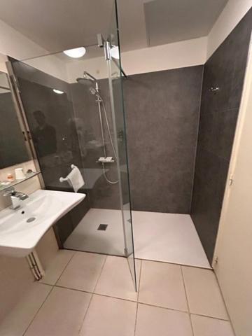 FLEURANCE (32) - Hotel-Restaurant murs et fonds avec logement de fonction