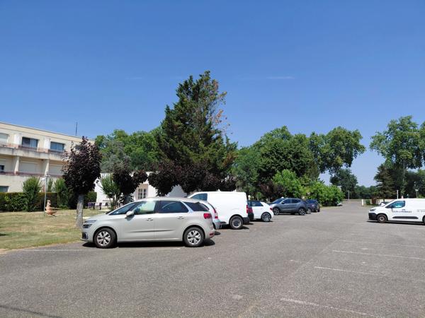 FLEURANCE (32) - Hotel-Restaurant murs et fonds avec logement de fonction