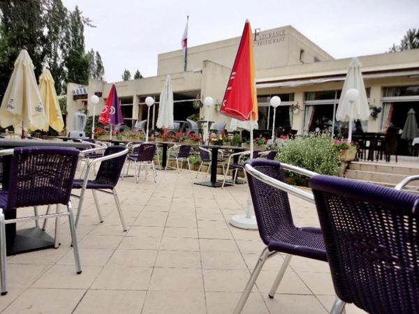 FLEURANCE (32) - Hotel-Restaurant murs et fonds avec logement de fonction