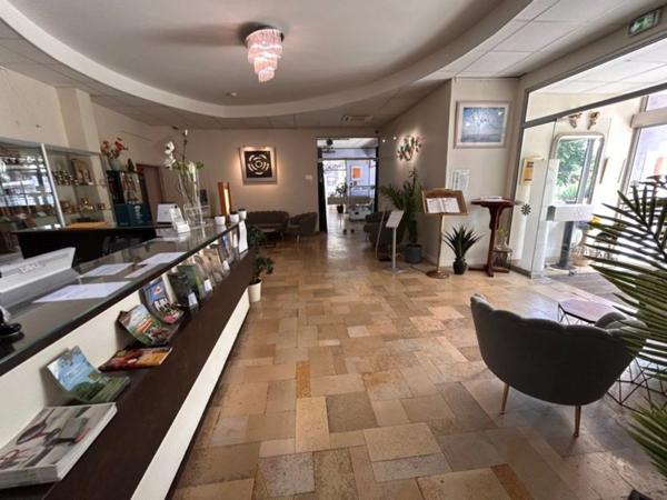 FLEURANCE (32) - Hotel-Restaurant murs et fonds avec logement de fonction