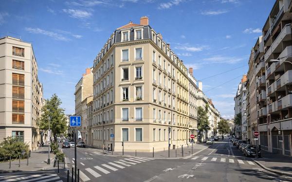 Appartement à vendre    2 pièces • 63 m2 Lyon 7