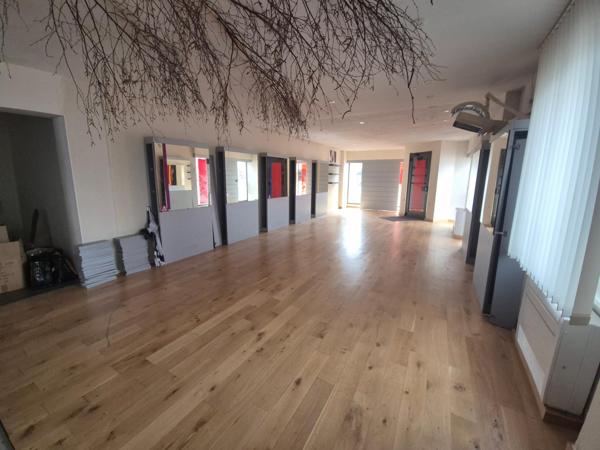 Magnifique espace commercial situé dans un emplacement privilégié !