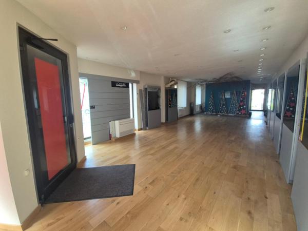 Magnifique espace commercial situé dans un emplacement privilégié !