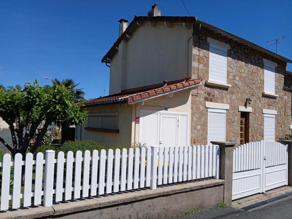 Maison de type 5 mitoyenne 135 m² environ.