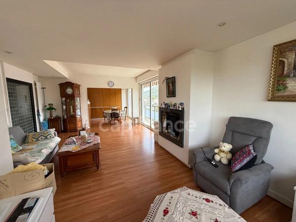 Appartement avec parkings et vue imprenable