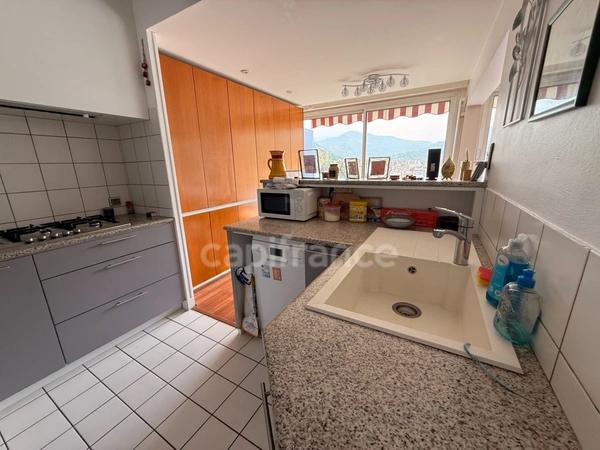 Appartement avec parkings et vue imprenable