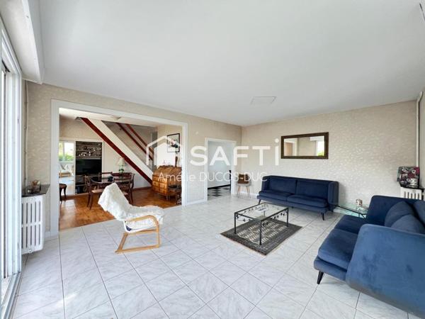 Maison 3 chambres, 1 bureau, 2 salle d'eau, 2 WC, belle parcelle, terrain piscinable