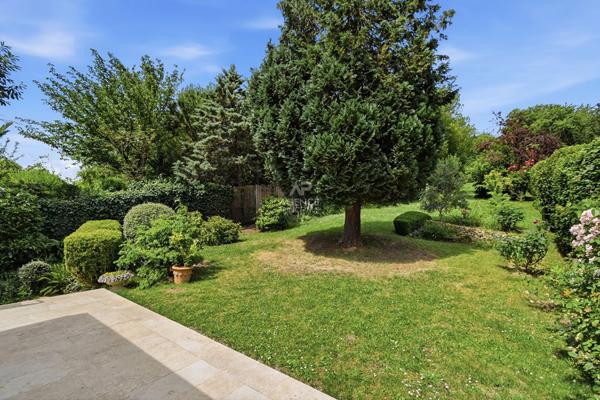 Maison Mareil Marly 9 pièce(s) 915 000 € **  - Référence  18481