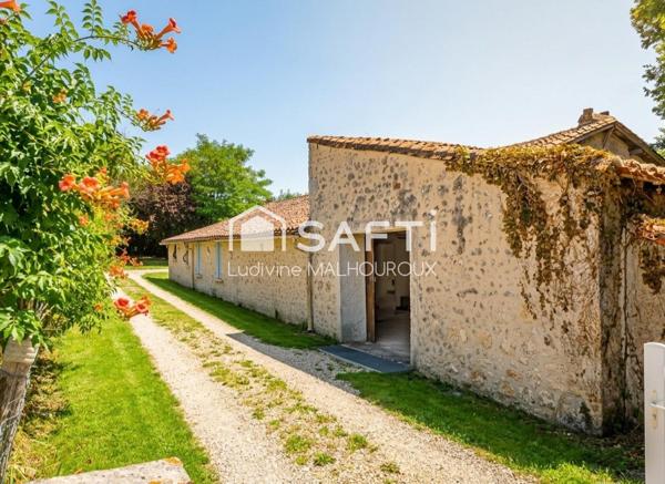 CHARMANT – MAISON ANCIENNE EN PIERRE – 135 m² HABITABLES – TERRAIN 1 817 m² – FORT POTENTIEL DE RÉNOVATION