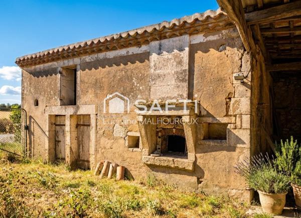 CHARMANT – MAISON ANCIENNE EN PIERRE – 135 m² HABITABLES – TERRAIN 1 817 m² – FORT POTENTIEL DE RÉNOVATION