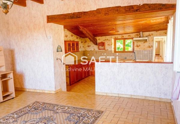 CHARMANT – MAISON ANCIENNE EN PIERRE – 135 m² HABITABLES – TERRAIN 1 817 m² – FORT POTENTIEL DE RÉNOVATION